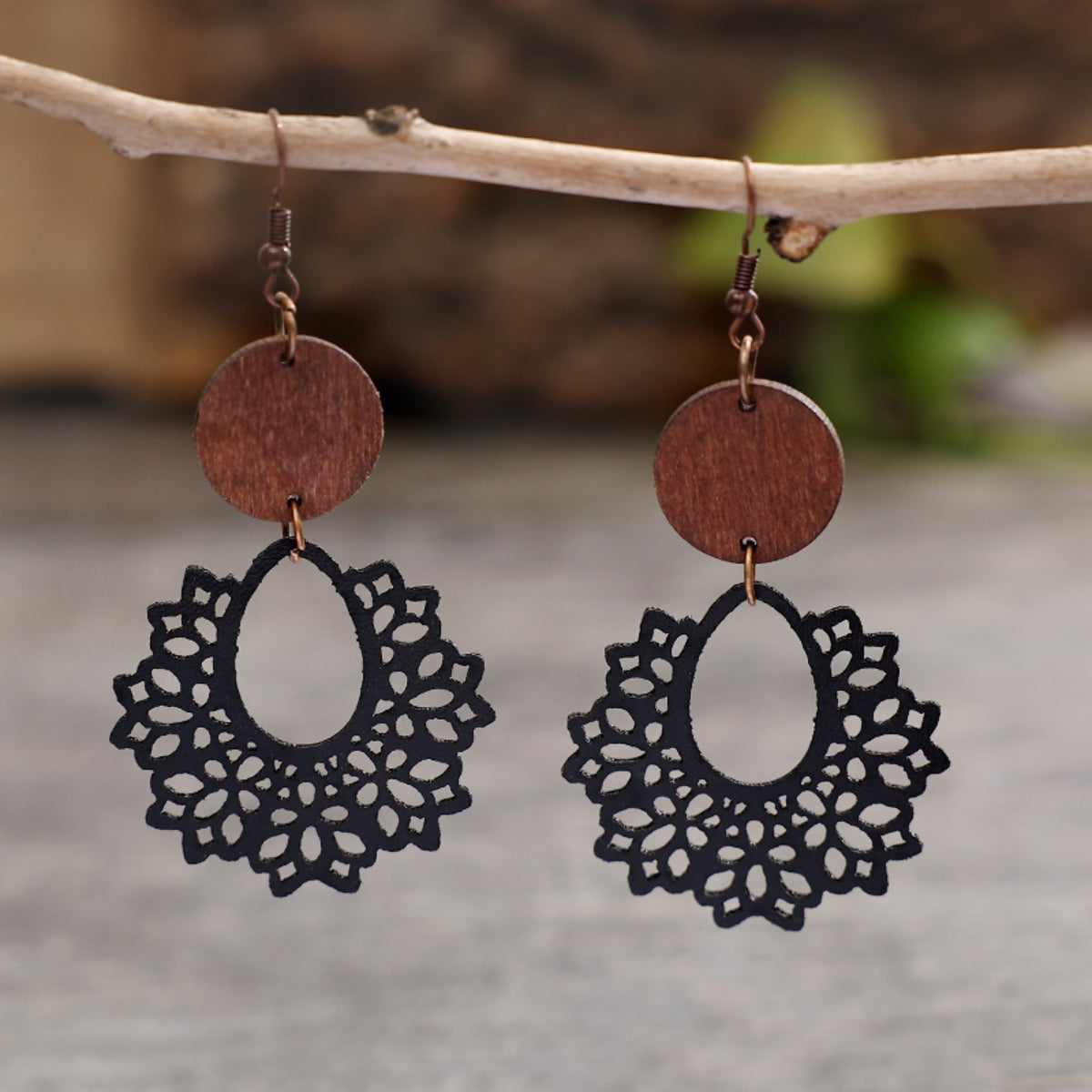 Boucles d'oreilles pendantes à découpe géométrique