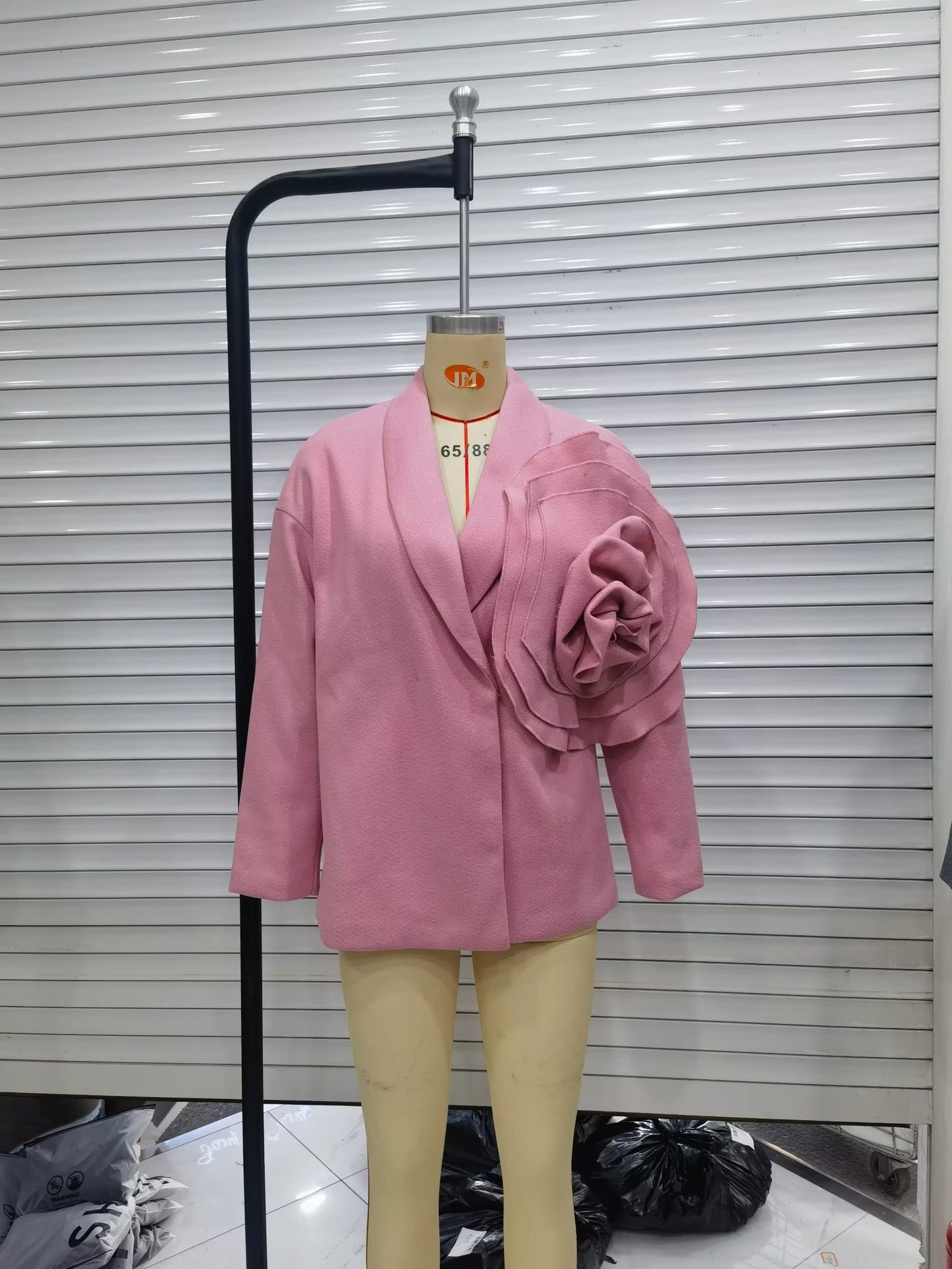 Blazer de lana rosa para mujer, decoración Floral tridimensional occidental de moda de invierno, combina con todo