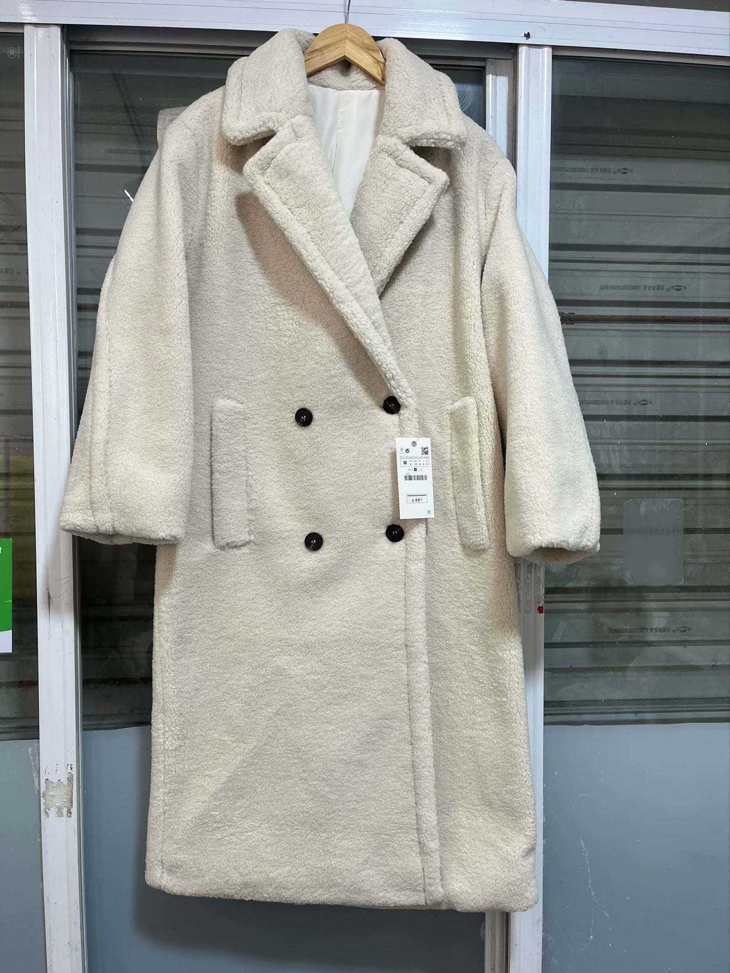 Manteau long en laine avec particules de fausse fourrure et ours en peluche