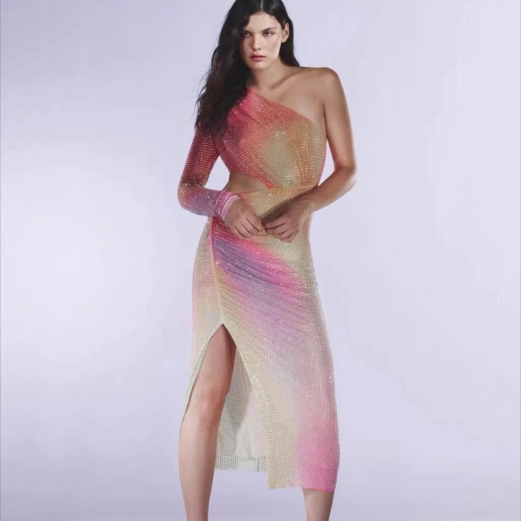 Diagonal Shoulder And Waist Revealing Colored Dress With Slit And Buttocks Wrapped