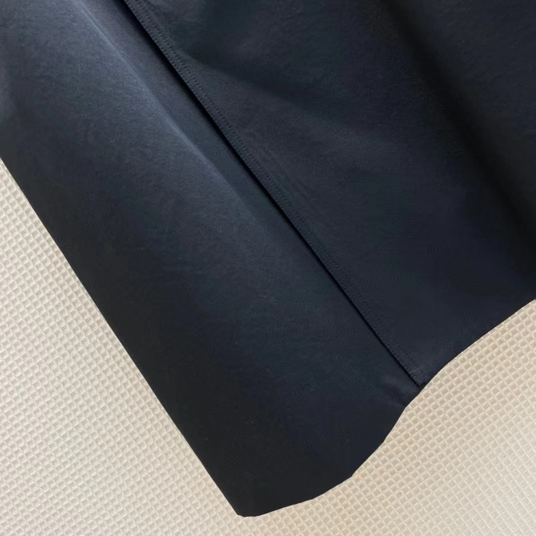 Gabardina con forro de jacquard y diseño ajustado a la cintura