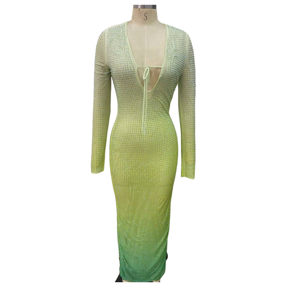 Robe fourreau en V profond avec strass brillants vert dégradé