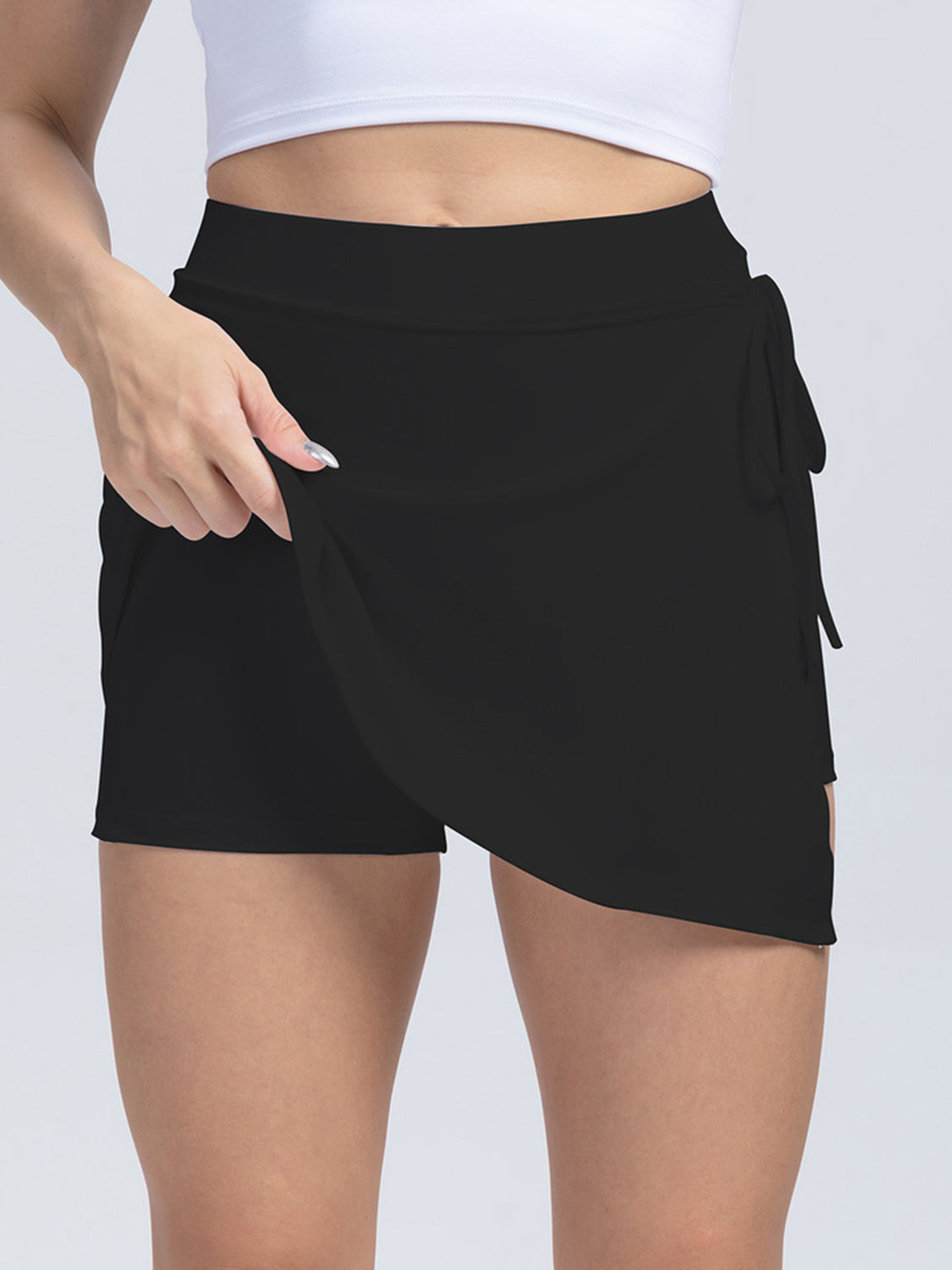 Short actif taille haute noué