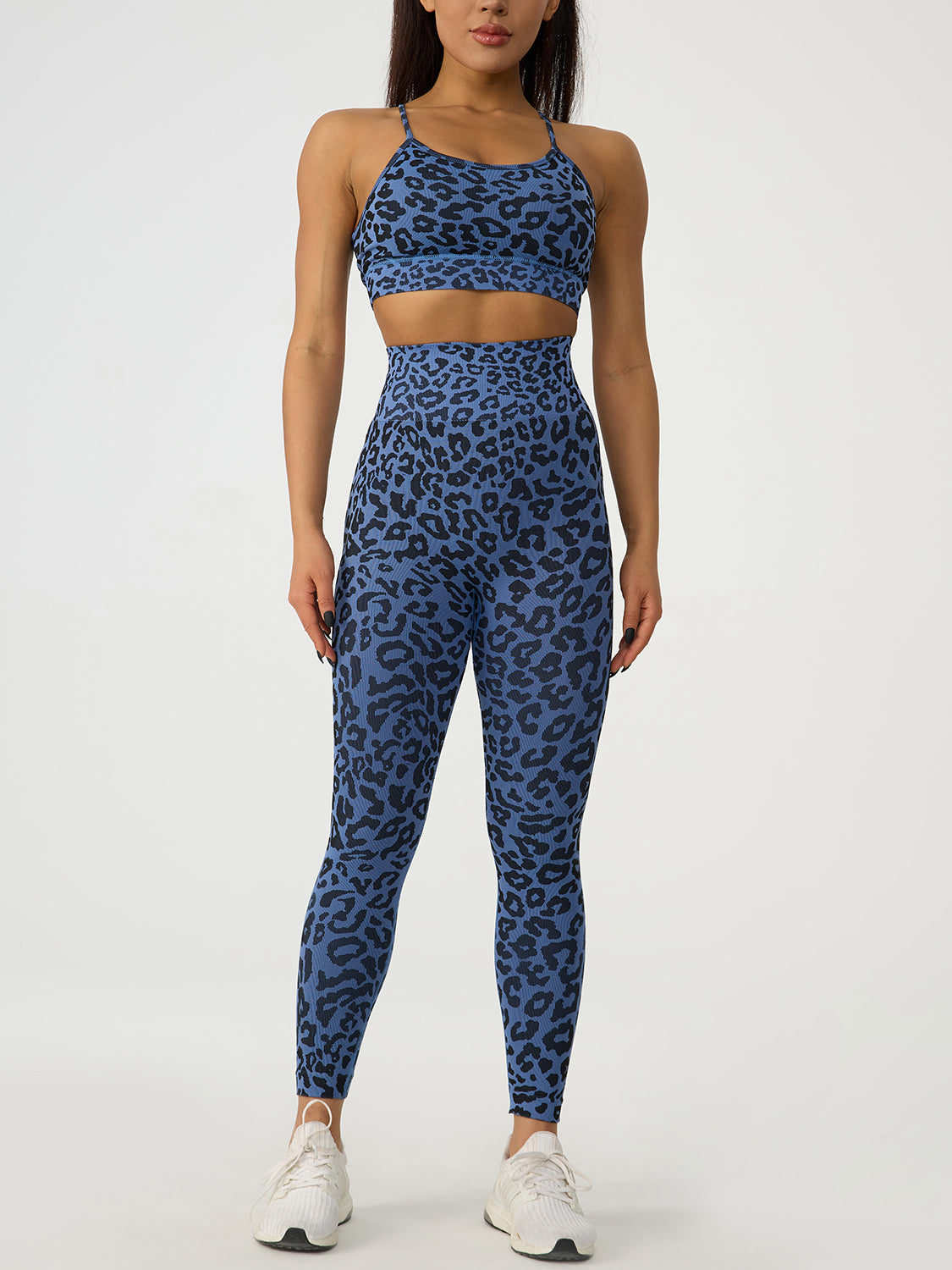 Conjunto activo de leggings y top entrecruzado de leopardo