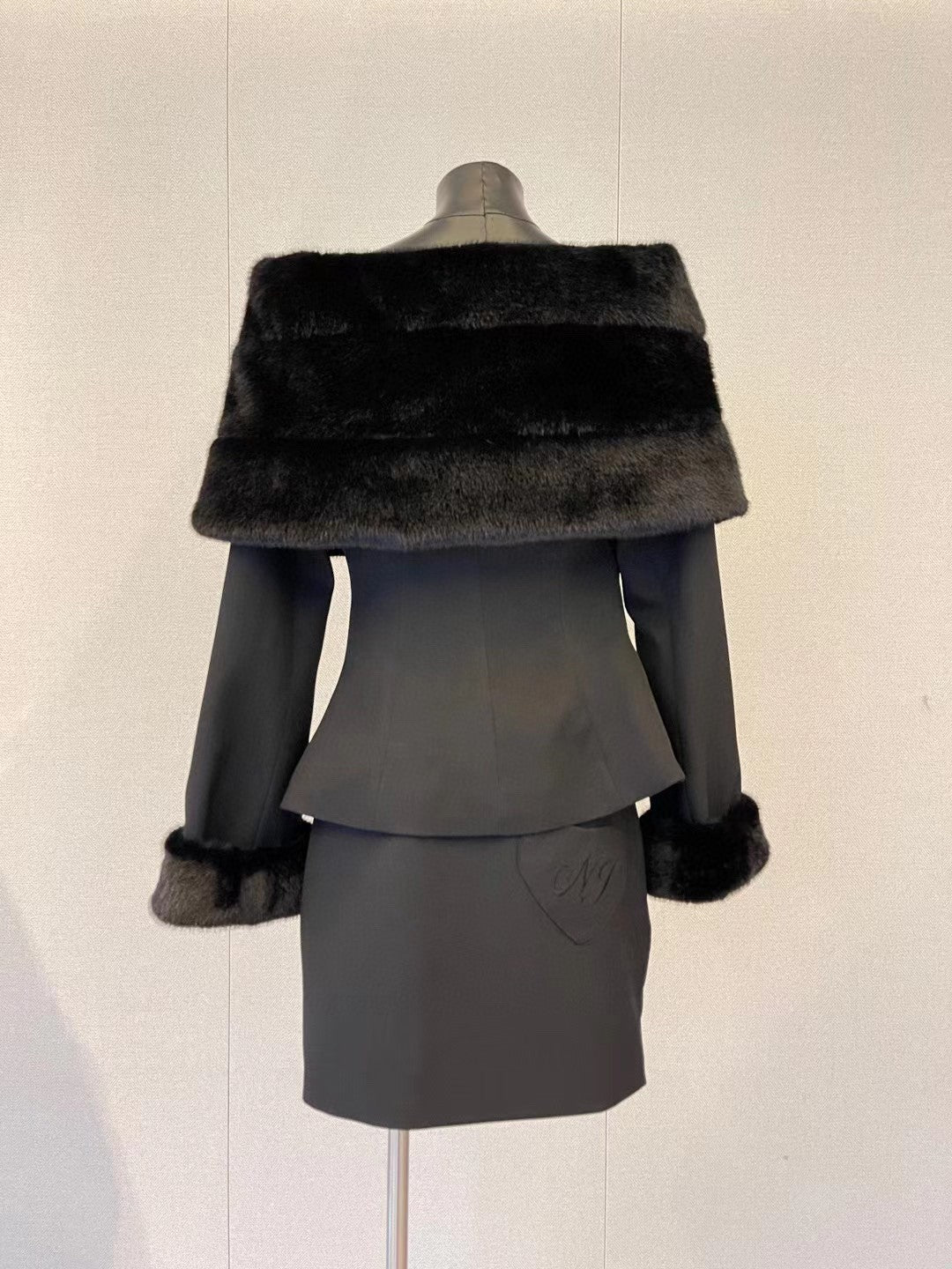 Early Spring New Fashionable Socialite Temperament Off-shoulder Environmental Protection Fur Short Coat Skirt