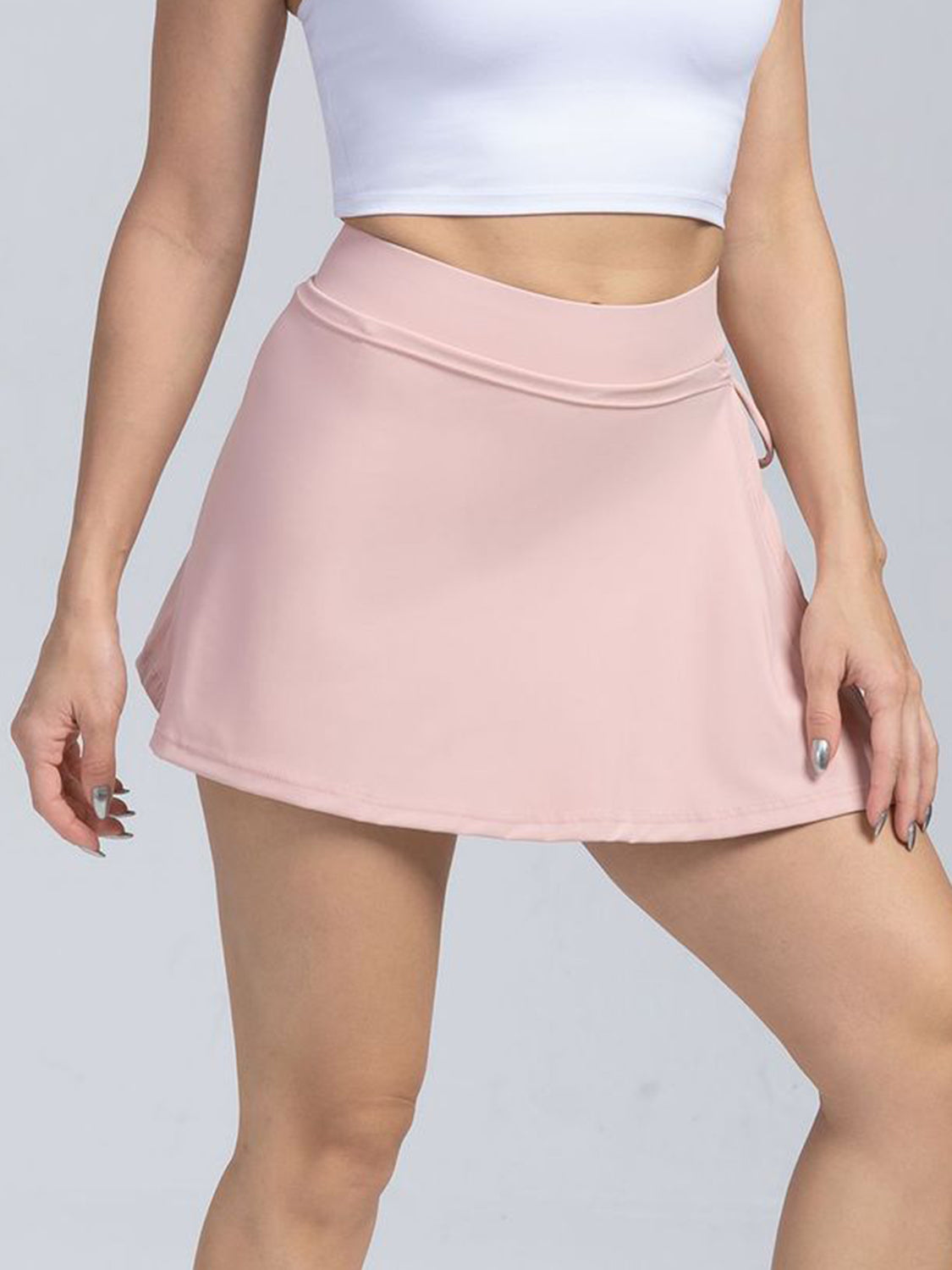 Short actif taille haute noué