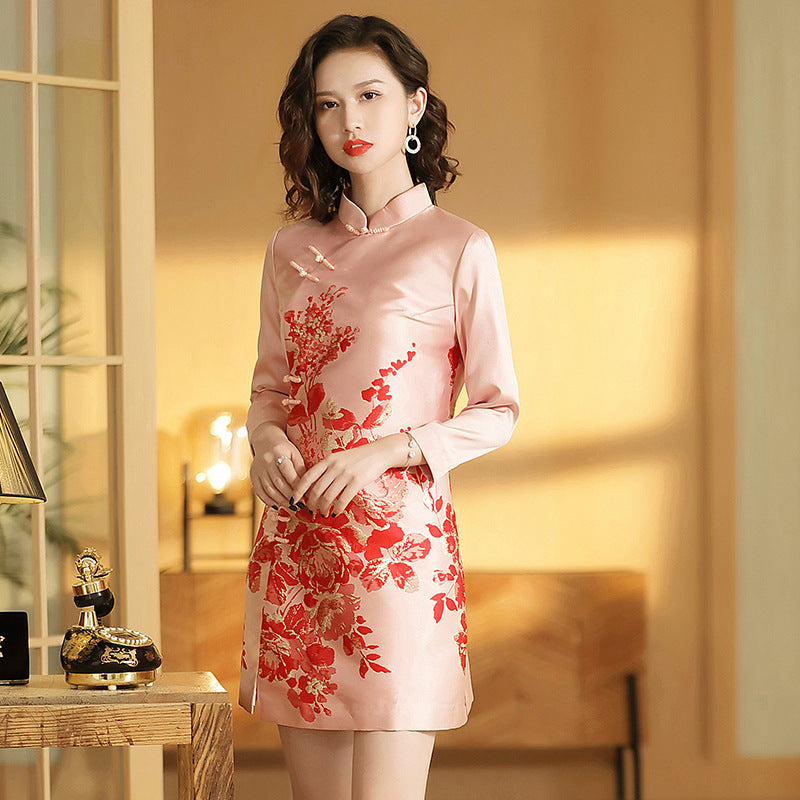 Primavera y otoño Estilo de la República de China Ropa de mujer retro Cuello alto Jacquard Vestido cheongsam de longitud media mejorado Vestido cheongsam de línea A de novena manga