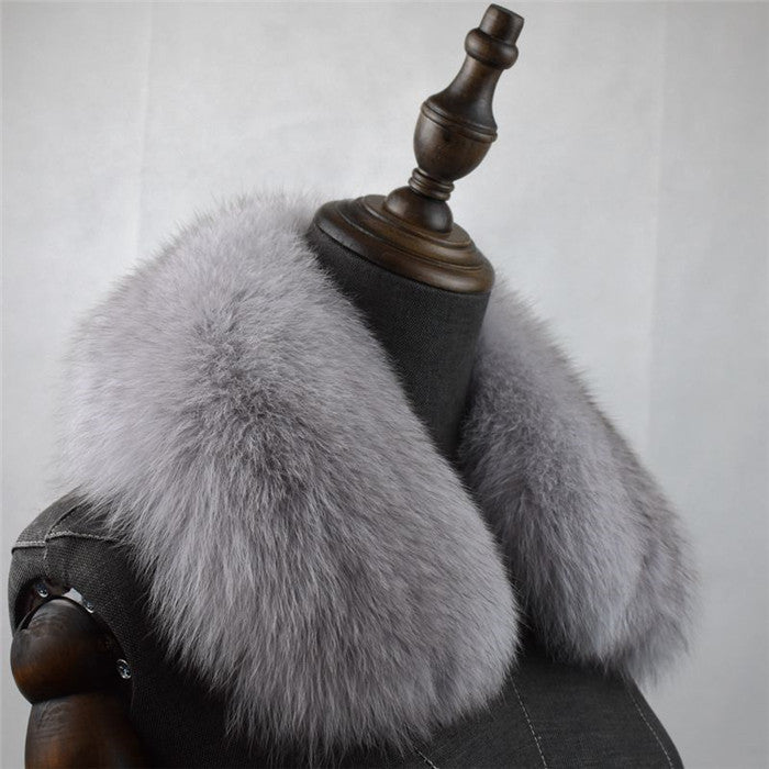 The Fox Fur Collar Sells A Universal Round Neck To Keep Warm