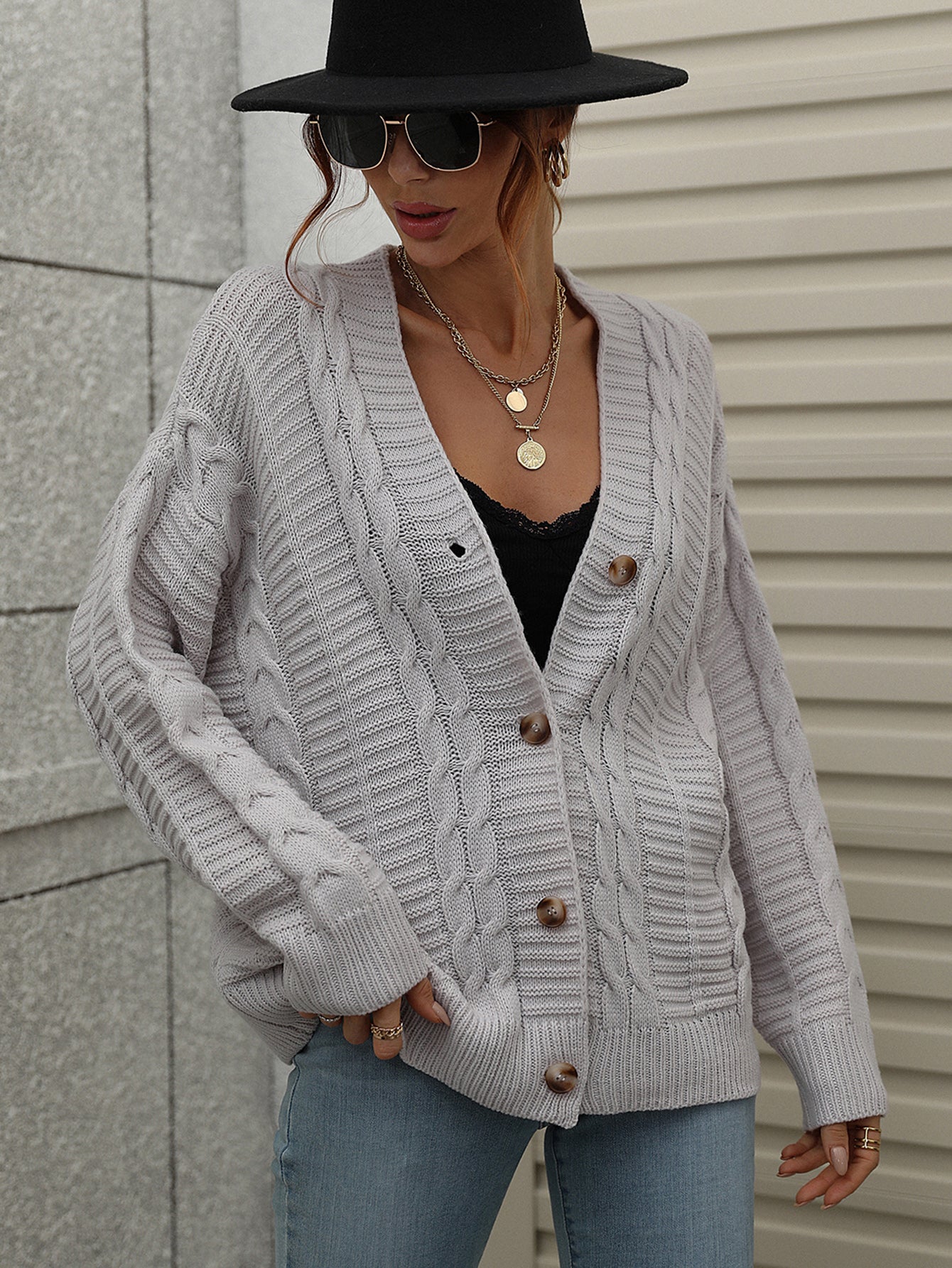 Automne hiver bouton femmes vêtements en vrac couleur unie torsadé chaîne tricoté Cardigan femmes pull femmes