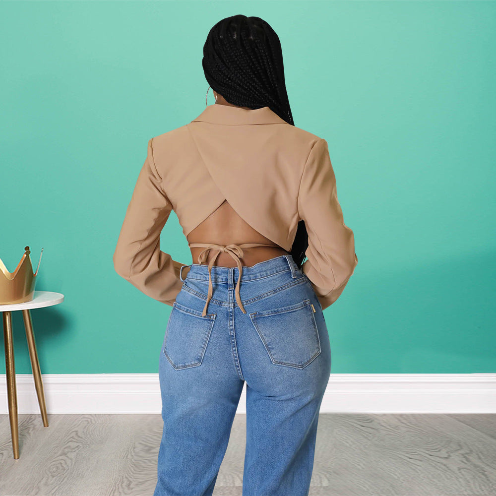 Les femmes portent un col en V dos nu manches longues court petit blazer vêtements d'extérieur