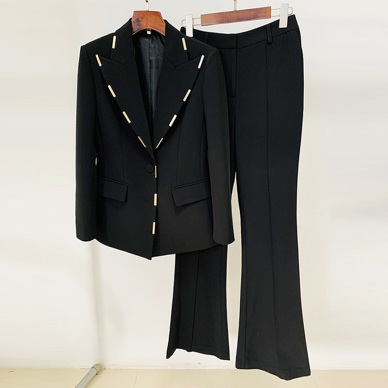 Conjunto de dos piezas de traje con pantalón acampanado y blazer decorativo de un botón