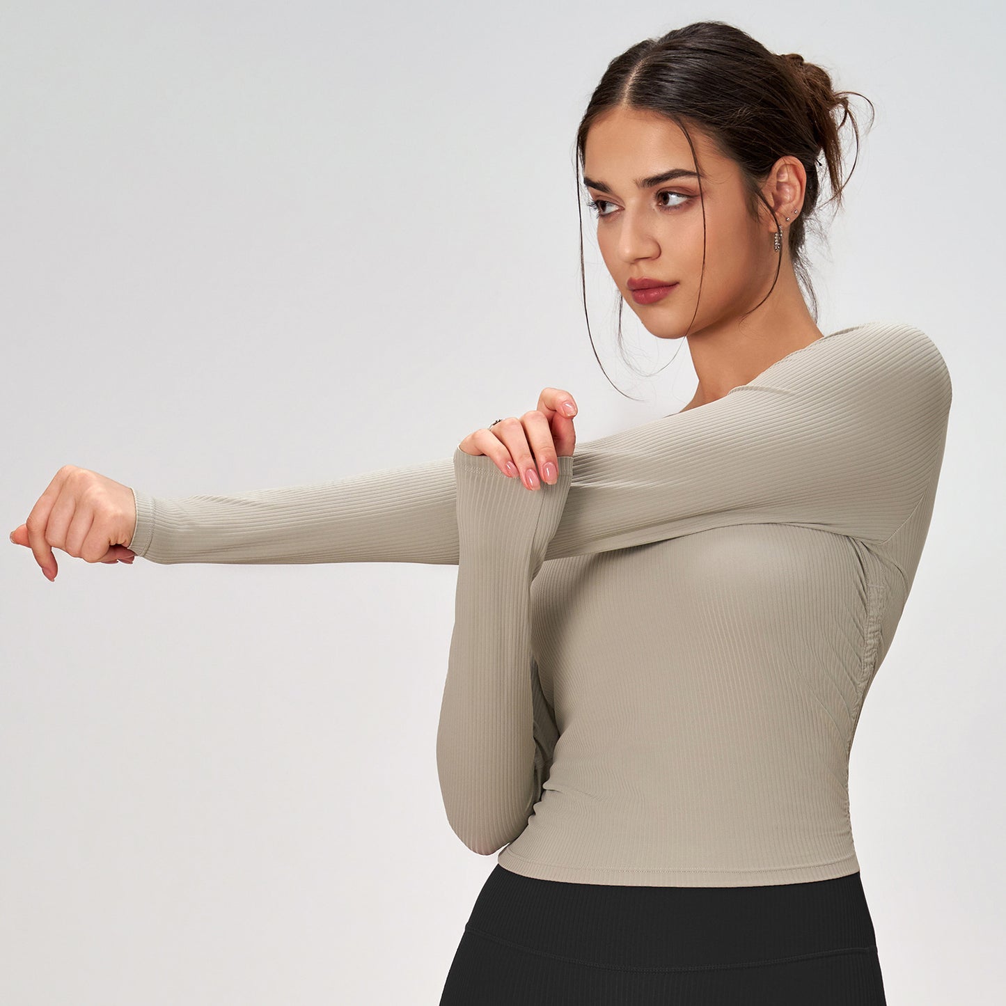 Ropa de entrenamiento de manga larga de secado rápido para mujer, deportiva, transpirable, fina, con cuello redondo, plisada a los lados, ajustada, de manga larga, para otoño e invierno