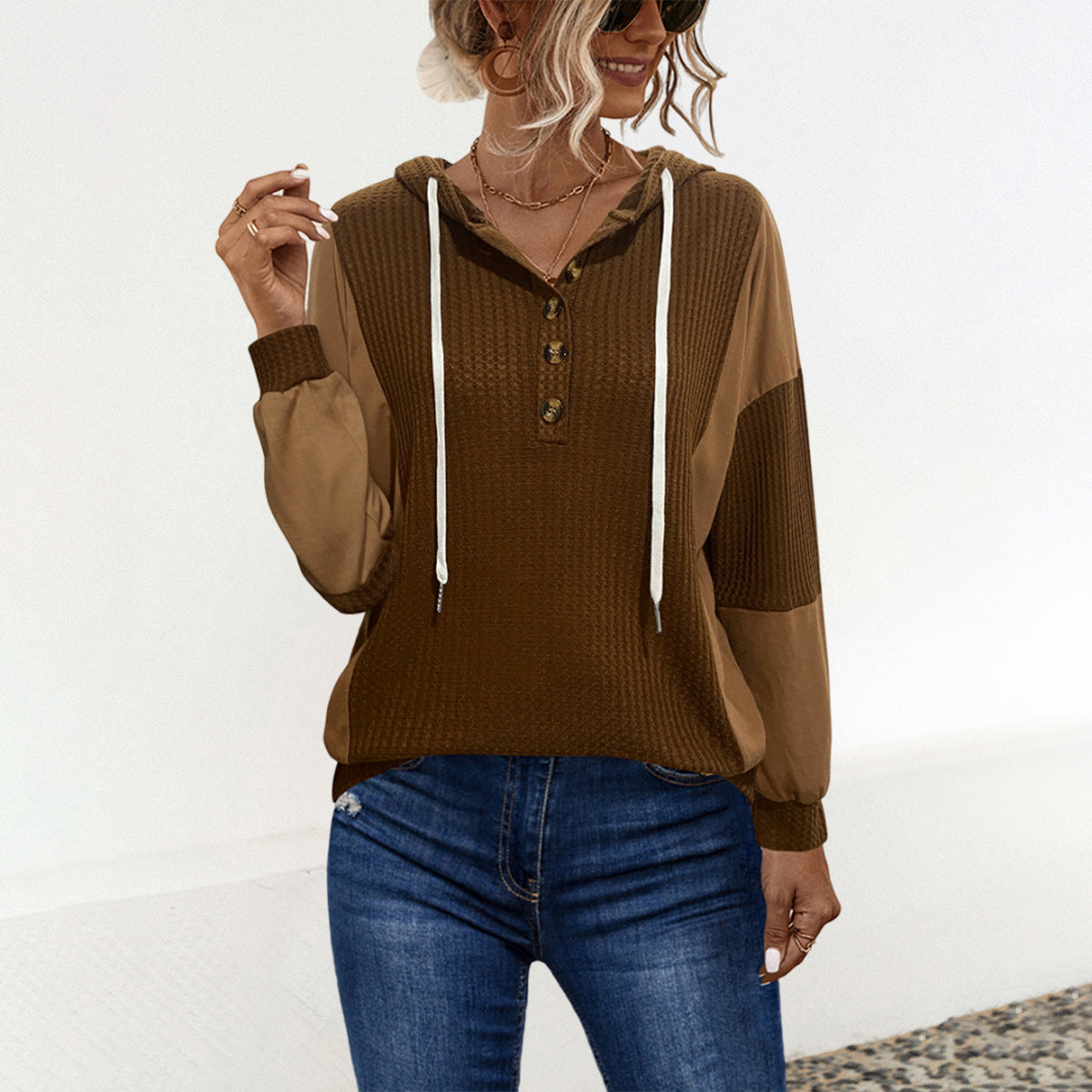 Blusa de manga larga con botones y capucha de color a juego para otoño e invierno