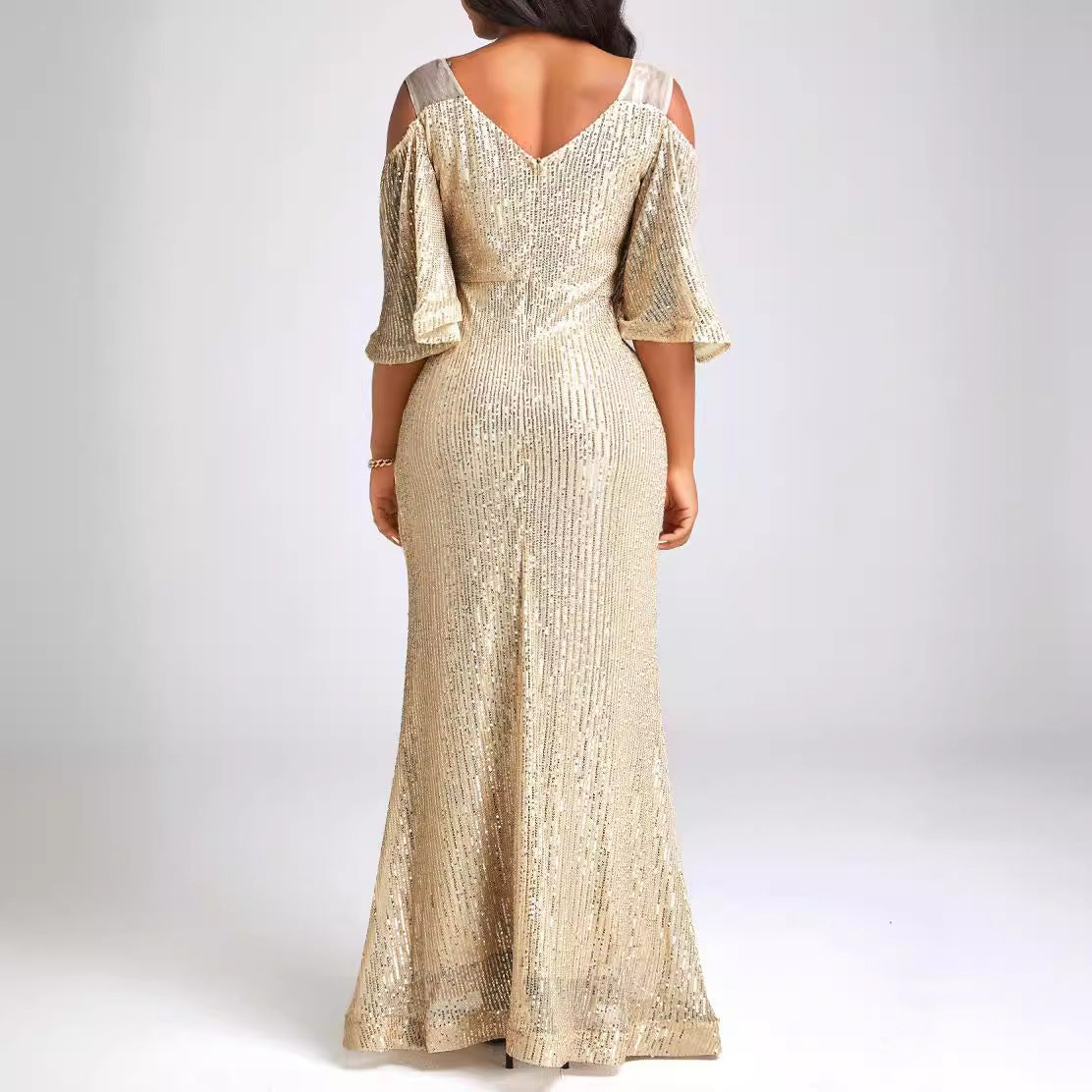 Robe de soirée élégante à épaules dénudées et sequins dorés pour l'automne