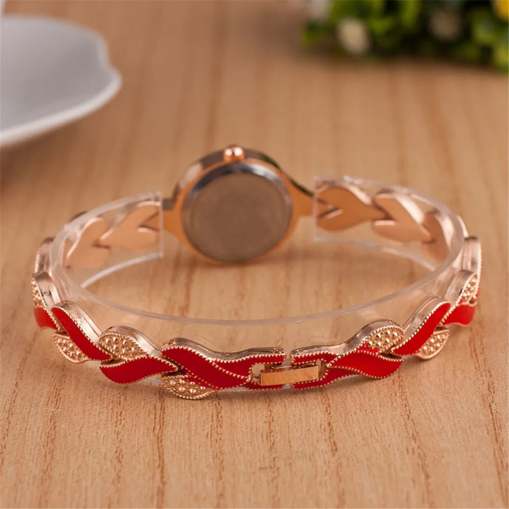 Un conjunto de tres piezas de joyería y reloj de cuarzo con incrustaciones de diamantes para mujer, elegante, informal y versátil.