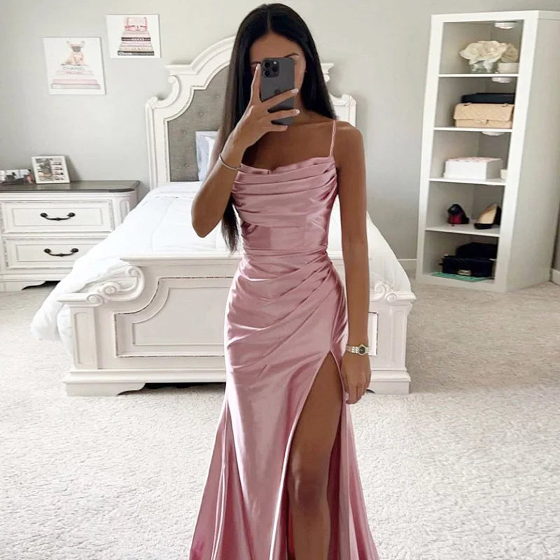 Robe formelle sans bretelles en satin plissé et fendu pour femmes, nouvelle collection printemps/été européenne et américaine, coupe slim sexy, fesses enveloppées