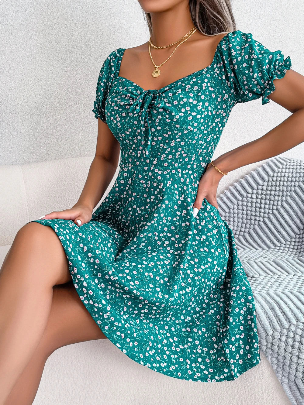 Vestido acampanado informal con estampado floral y manga corta con volantes para mujer