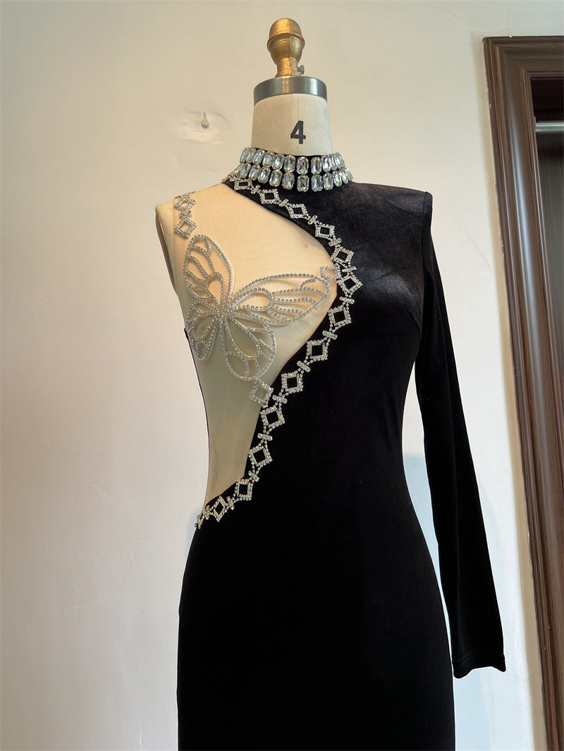 Hermoso vestido corto con manga de hombro sexy con mariposa de diamantes de imitación, sentido de diseño de lujo