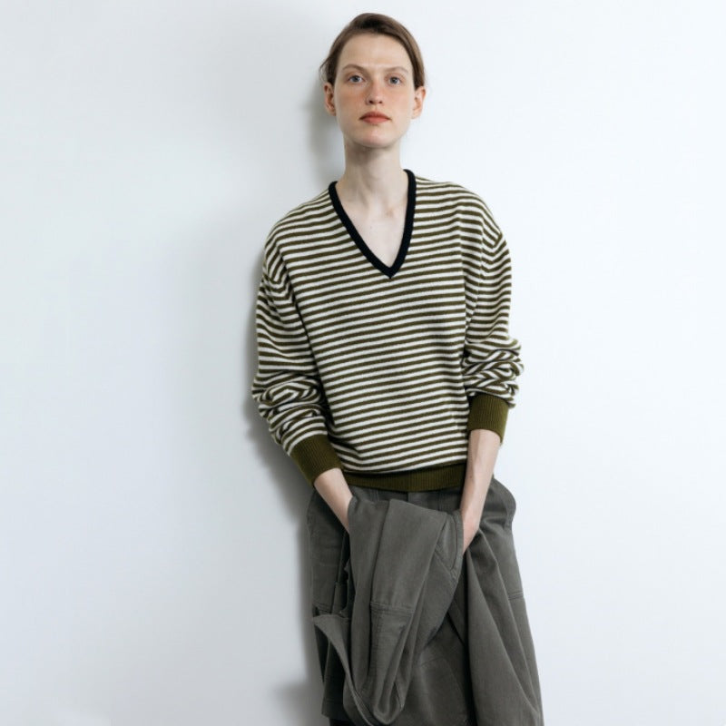 Women's Fashionable Loose V-neck Striped Knitted Top