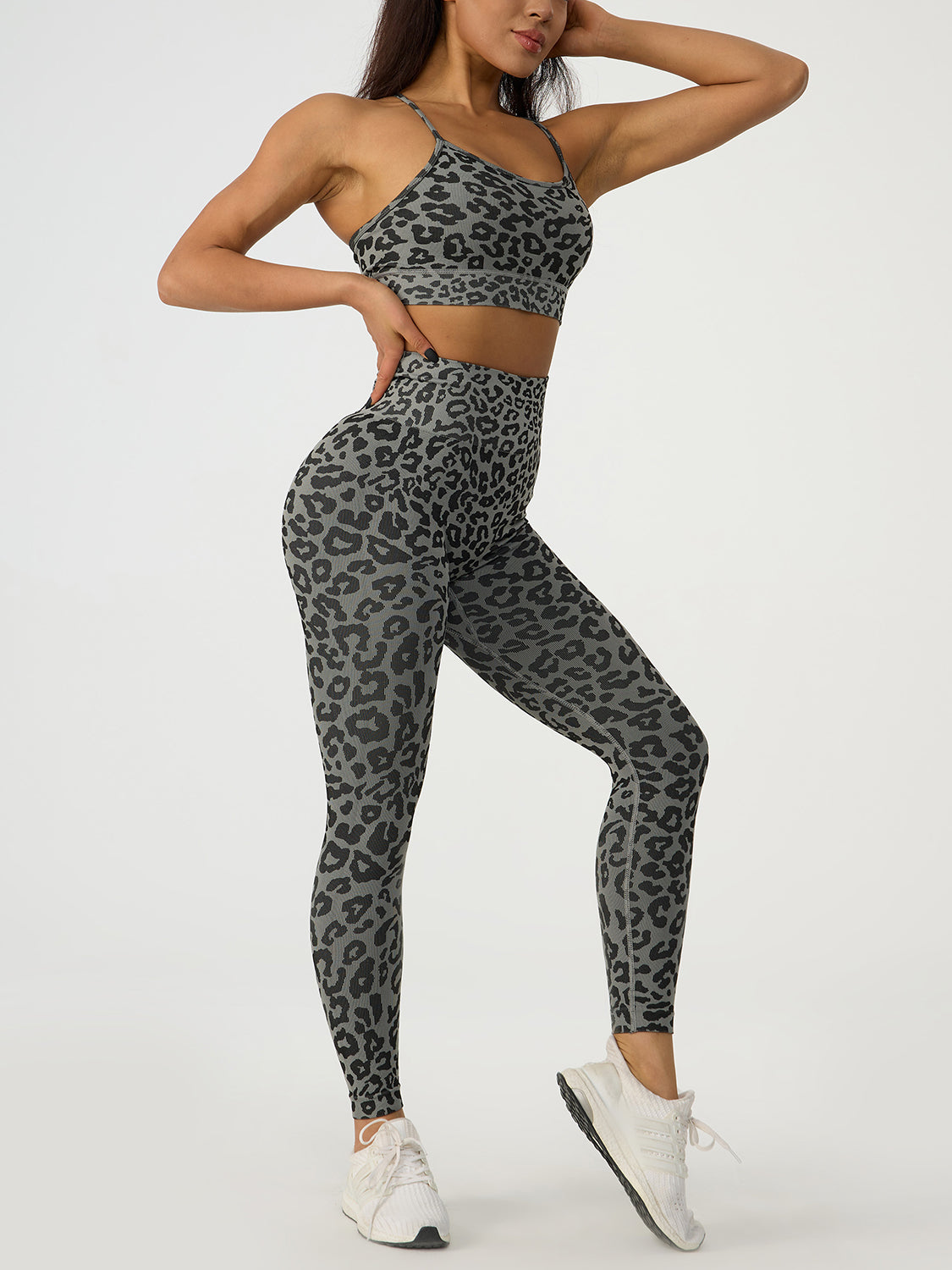 Conjunto activo de leggings y top entrecruzado de leopardo