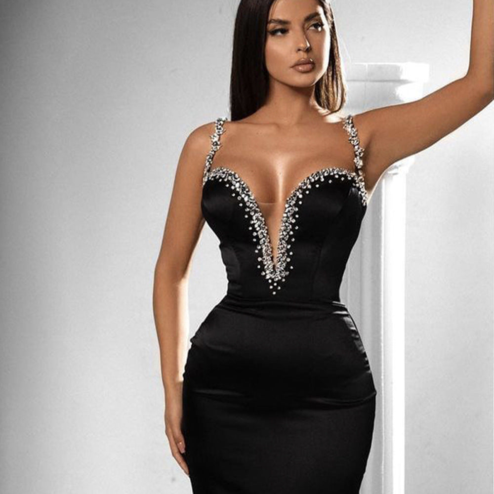 Vestido ajustado ajustado elástico con diamantes cosidos y tirantes negros