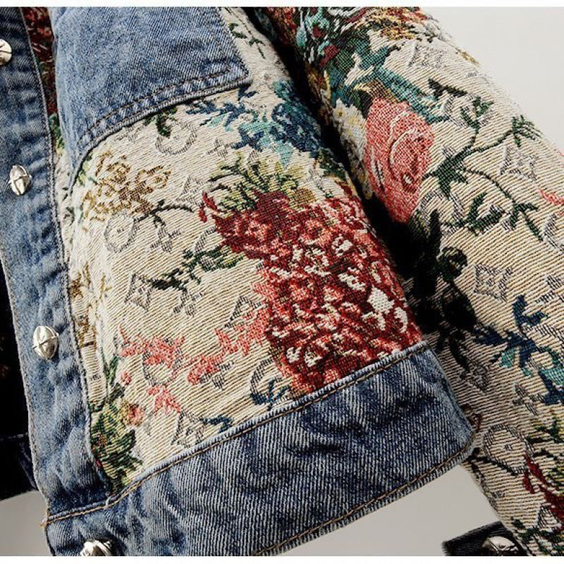 Abrigo denim con solapa y manga larga con patchwork estampado todo fósforo