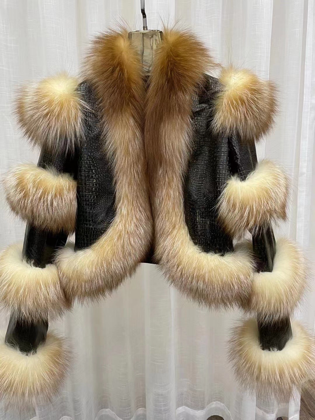 Elegant Bright Patent Leather Pattern Sheepskin Fashion Short Fox Fur Coat